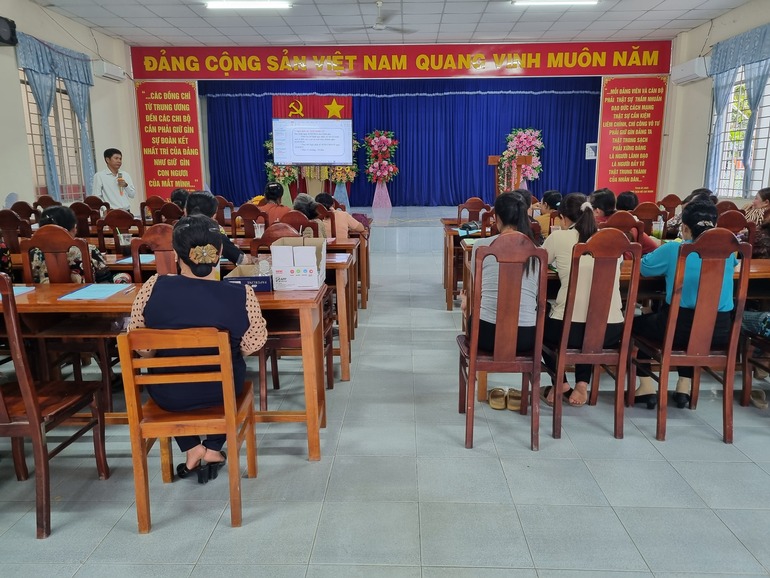 Tập huấn kiến thức sản xuất, kinh doanh nông nghệp đảm bảo an toàn thực phẩm